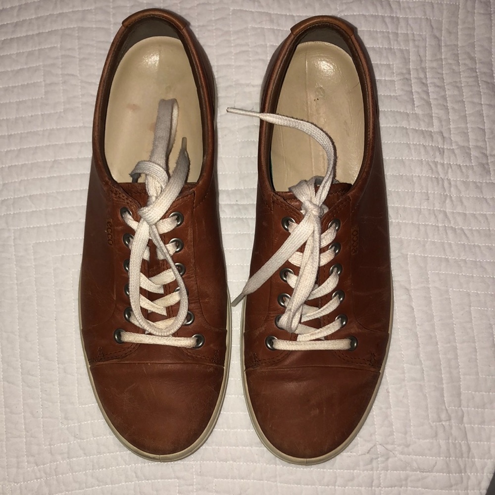 Ecco soft leather tennis shoes 41 tan and white